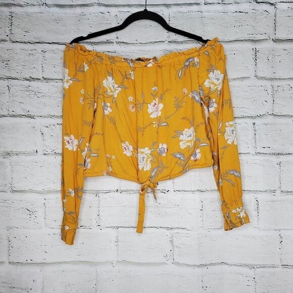 Kendall & Kylie Tops - Kendall & Kylie crop top long sleeve floral shirt